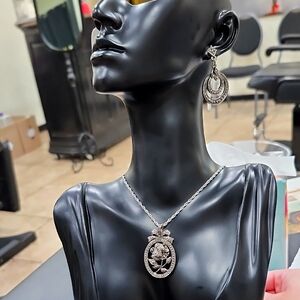 VINTAGE AVON NECKLACE SET with RHINESTONE ACCENTS